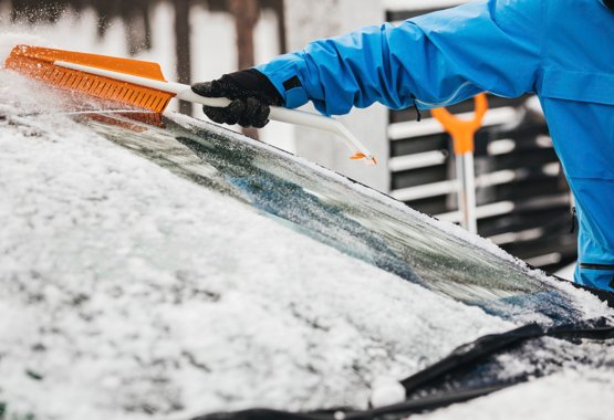 Snow and ice scraper